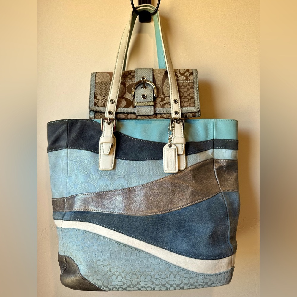 Stunning Coach Purse WITH Matching Wallet